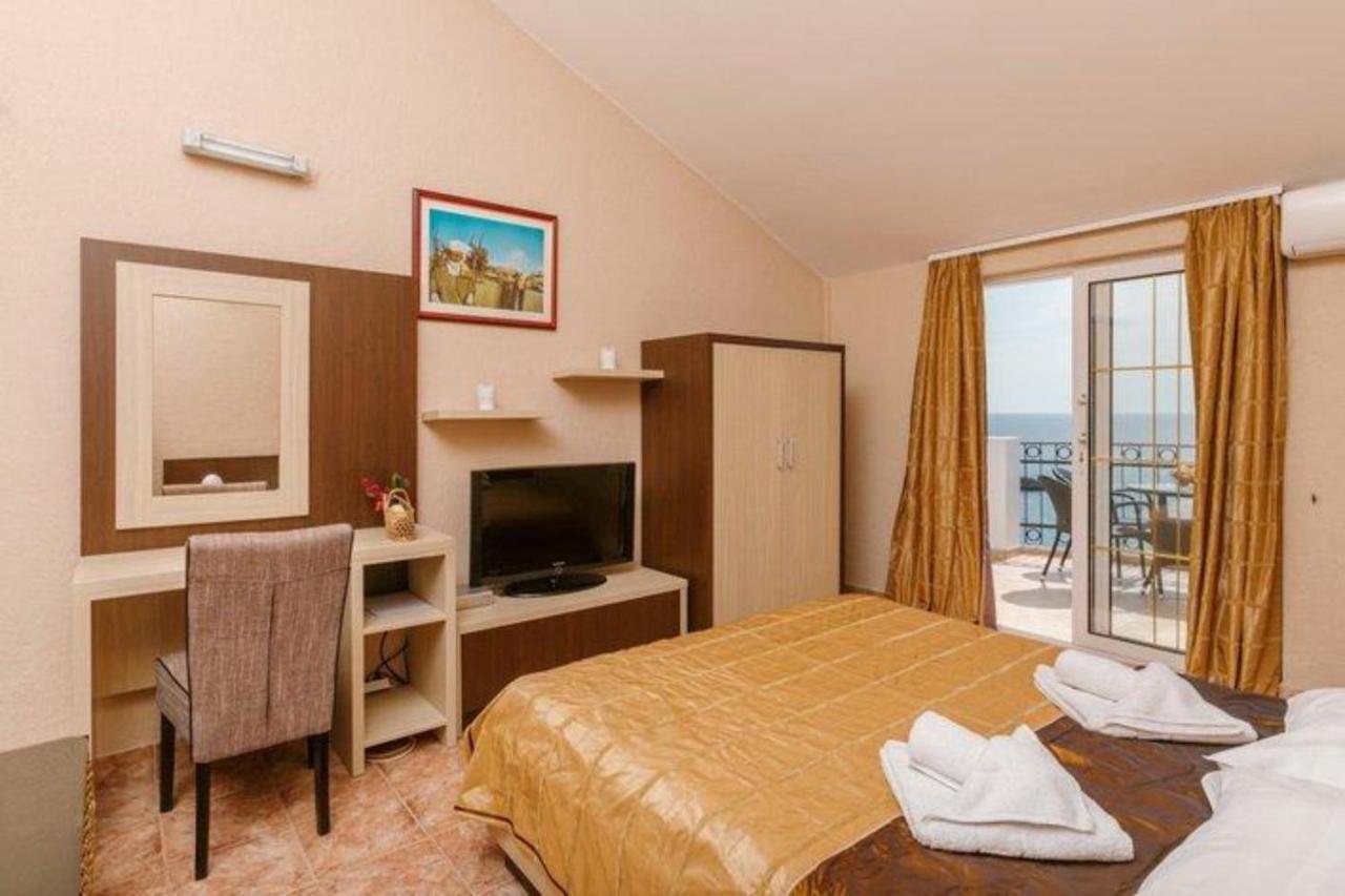 Monte Perla Residence Sveti Stefan Exteriör bild