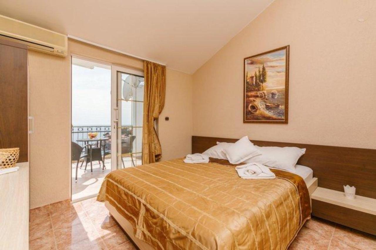 Monte Perla Residence Sveti Stefan Exteriör bild